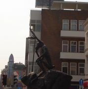       /A pensive cangaroo on a crossroad, Utrecht
