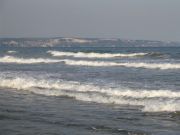 Albena-Bulgaria. Meri on illalla. Kaliakranniemi.