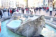 . Piazza di Spagna, Fontana della Barcaccia