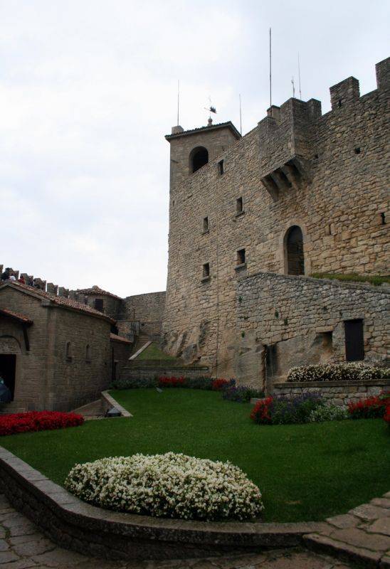 ���-������