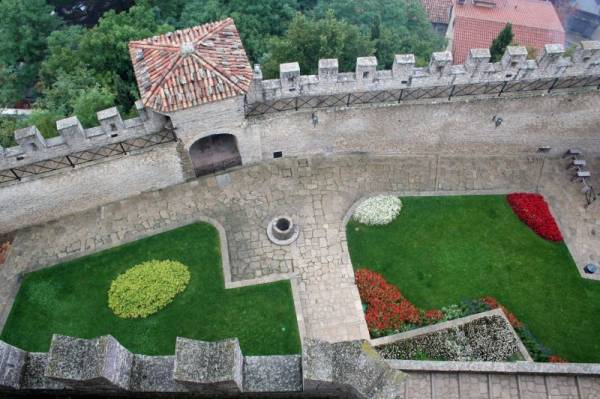 ���-������