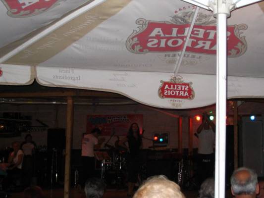 Albena-Bulgaria. Taverna 'Dance'. Hotellia 'Flamingo' vastapt.