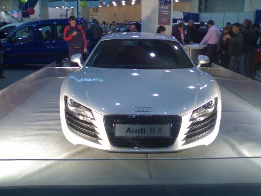 AUDI R8