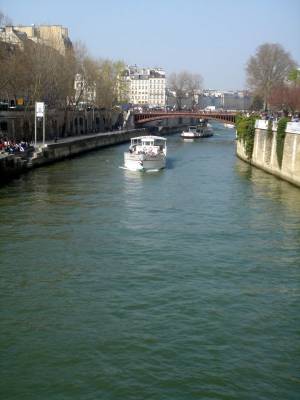 ����� ����